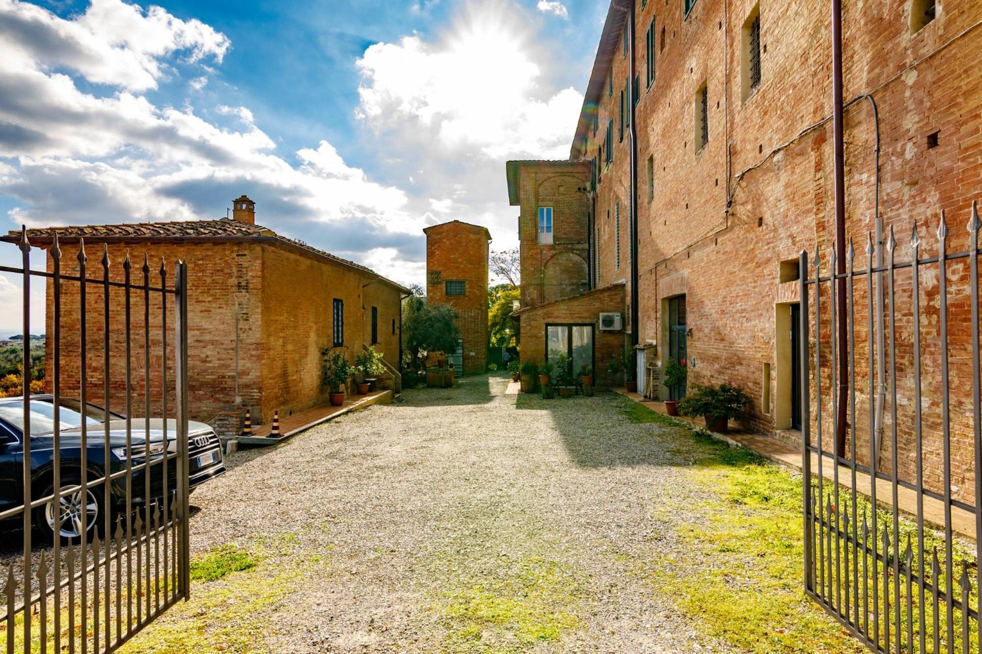 Porta Romana Elegant Apartments With Private Parking! Σιένα Εξωτερικό φωτογραφία